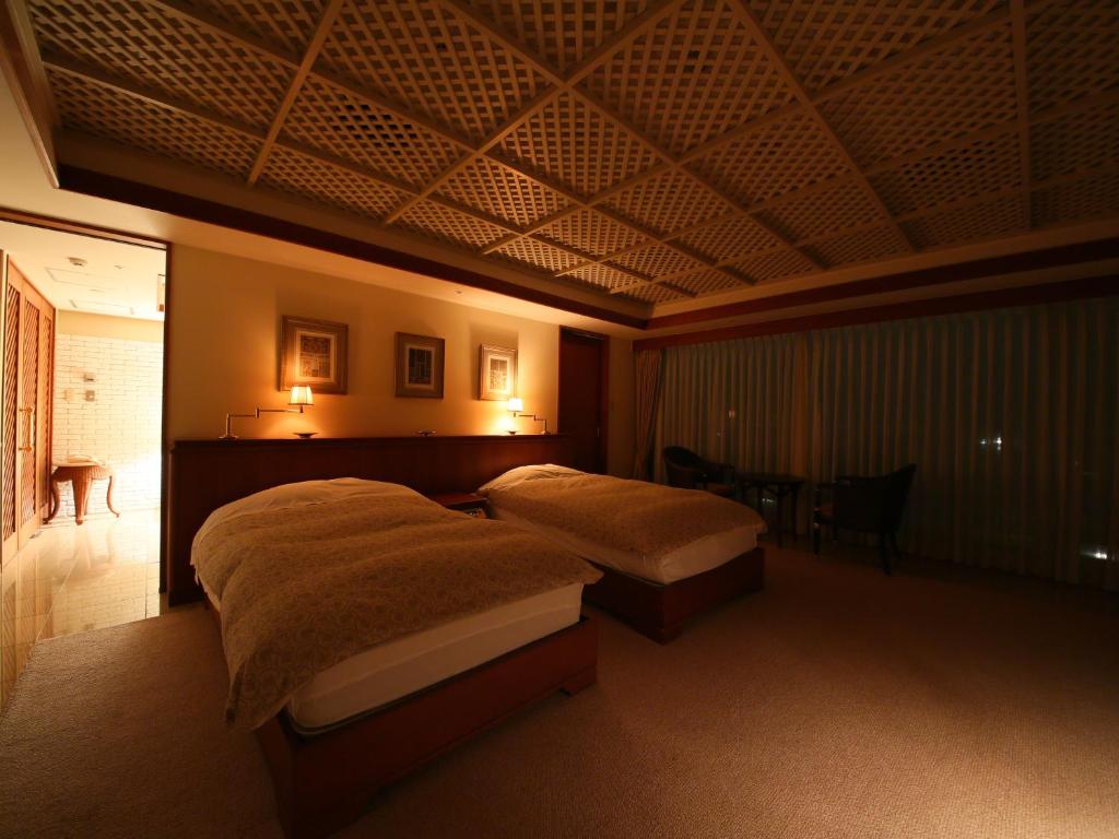 Crystal View Hotel Twin Bedroom