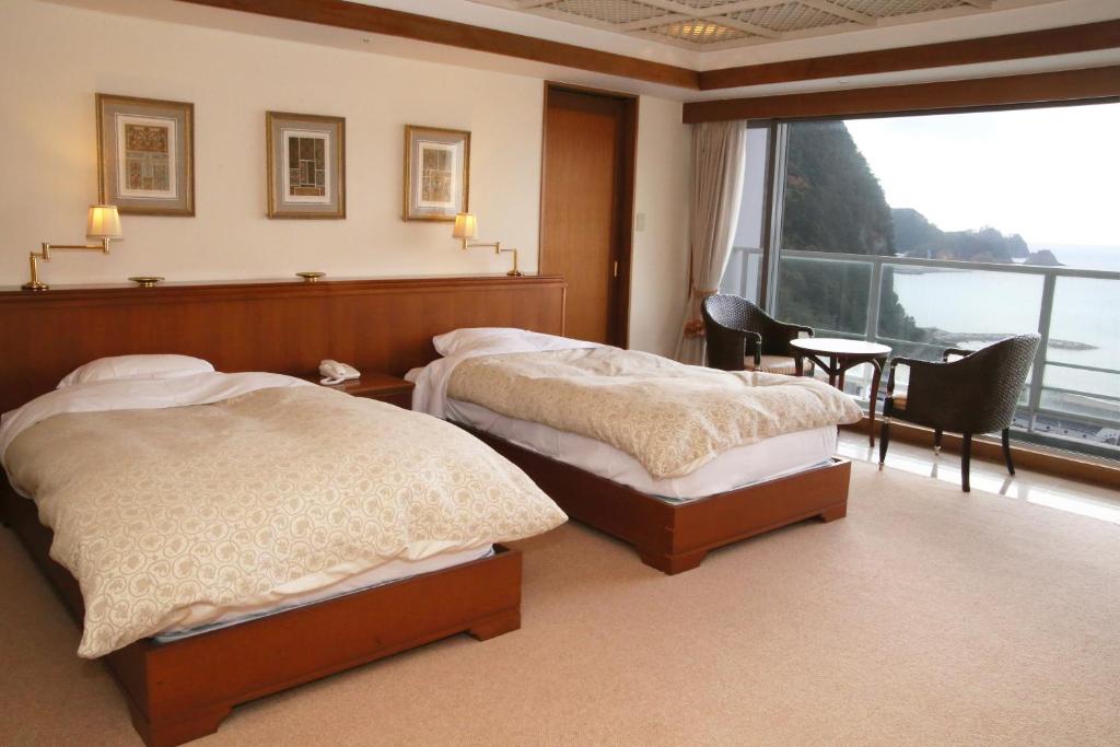 Crystal View Hotel Twin Room