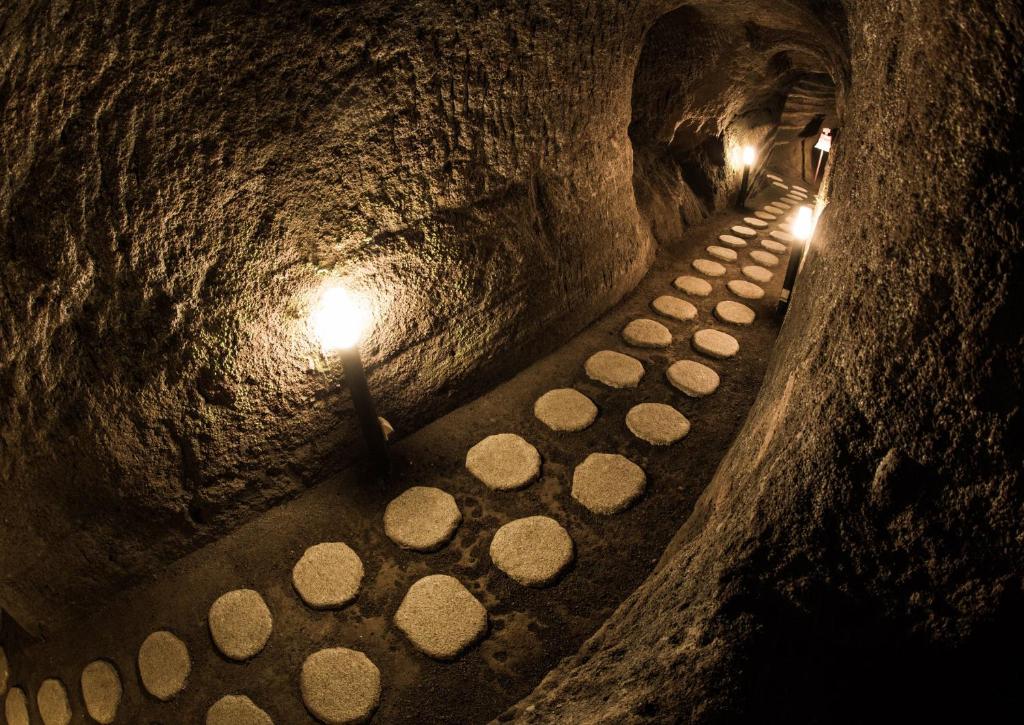 Daitokan Underground Stone Path