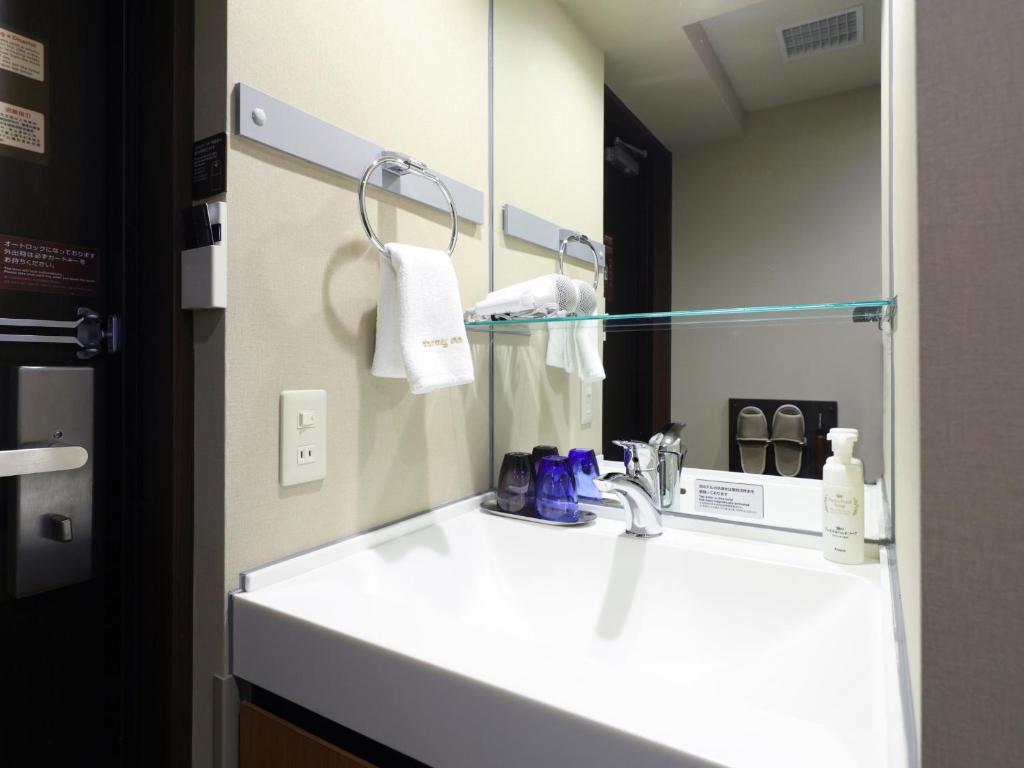 Dormy Inn Niigata Bathroom Sink