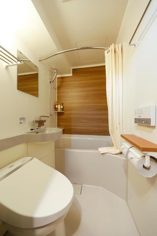 Dormy Inn Toyama Bathroom