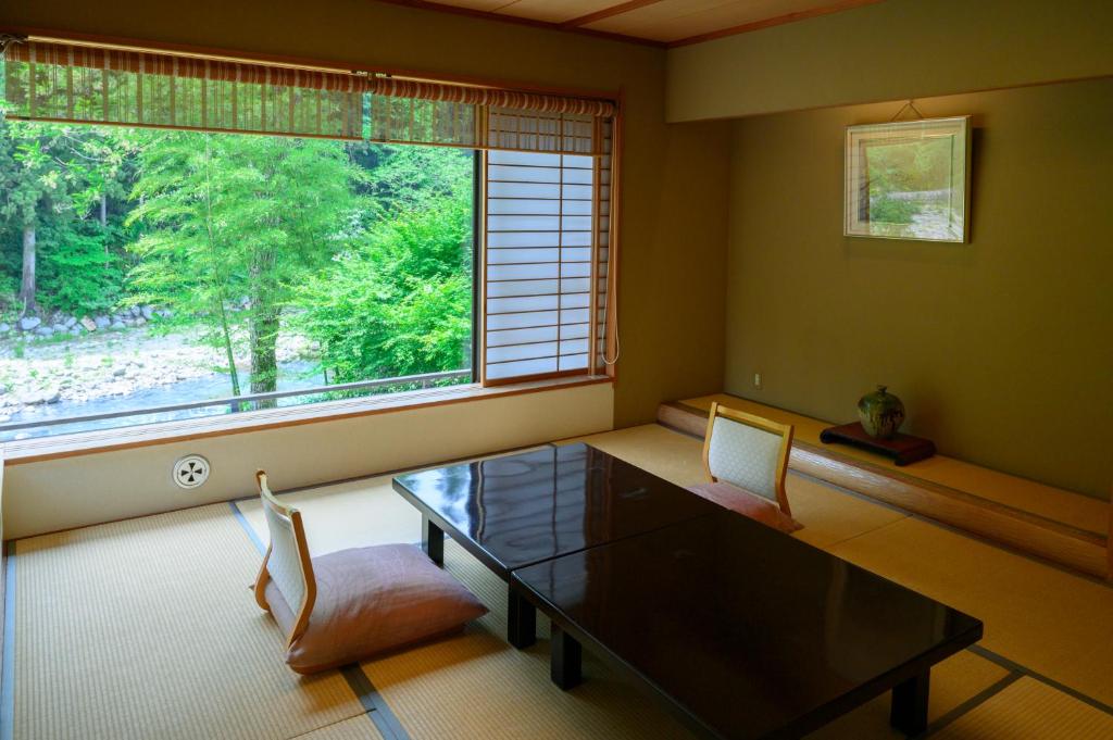 Echigo Nagano Onsen Rankeiso Tatami Room
