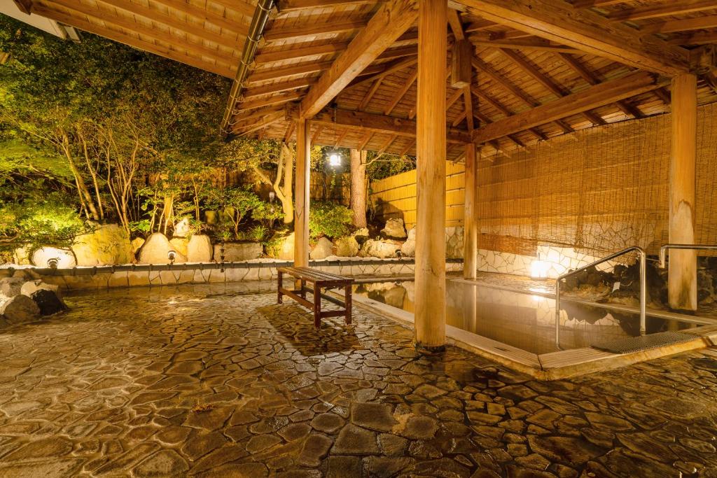 Echigoheiya Yahikorenzan Ichibounoyu Hoho Open Air Bath