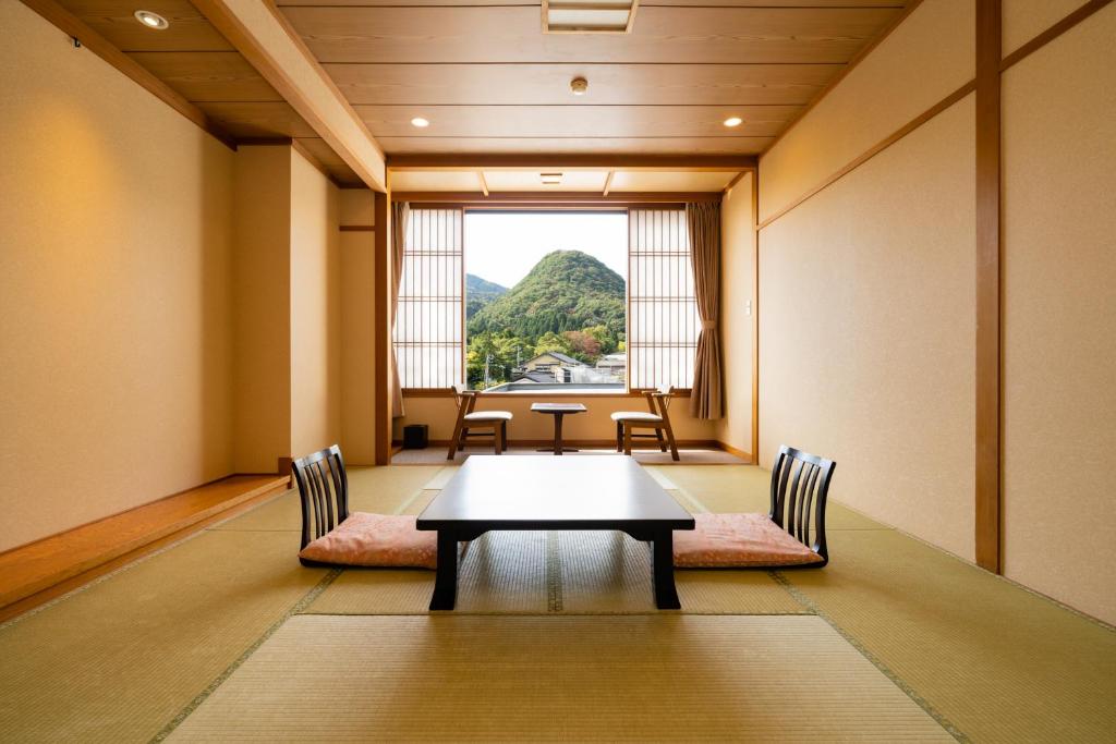 Echigoheiya Yahikorenzan Ichibounoyu Hoho Tatami Room