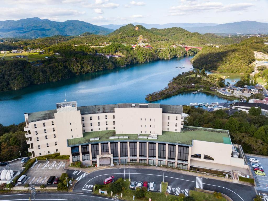 Enakyo Onsen Hotel Yuzuriha Aerial River View