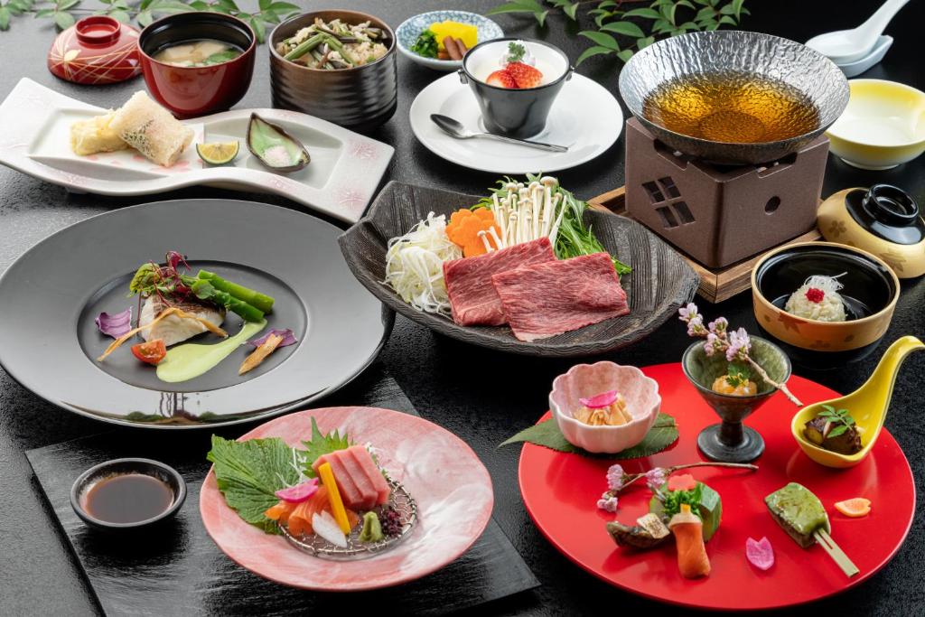 Enakyo Onsen Hotel Yuzuriha Kaiseki Meal