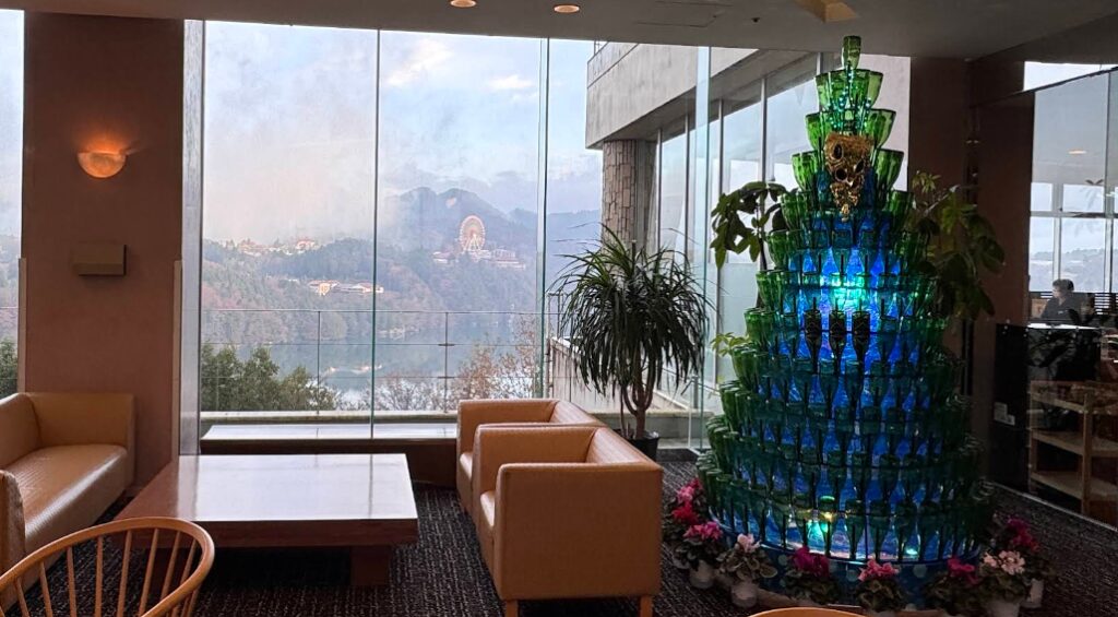 Enakyo Onsen Hotel Yuzuriha Lobby Window View