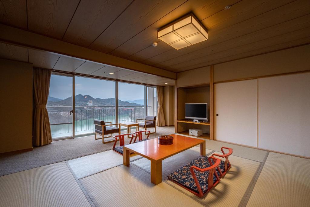 Enakyo Onsen Hotel Yuzuriha Tatami Room