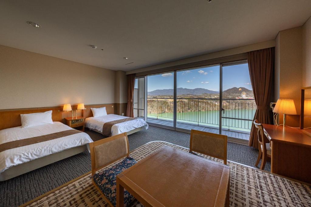 Enakyo Onsen Hotel Yuzuriha Twin Room River View