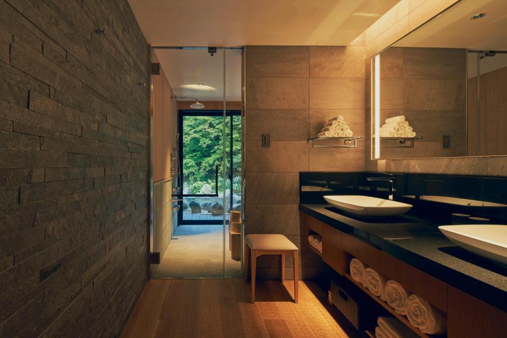 Espacio Hakone Geihinkan Rin Po Ki Ryu Bathroom Vanity