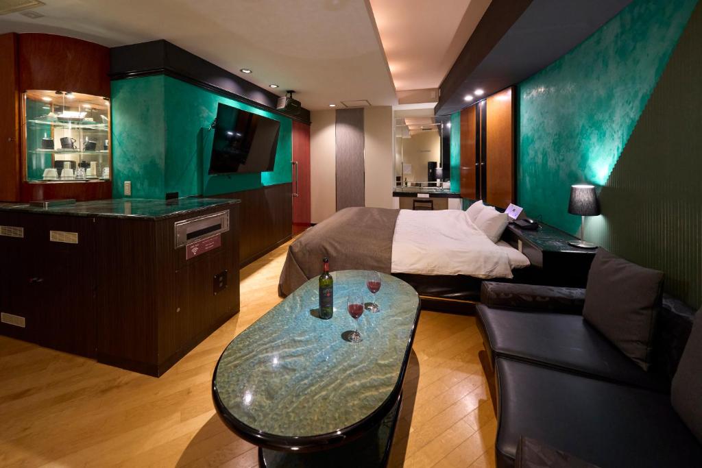 Fiesta Hayama Modern Bedroom