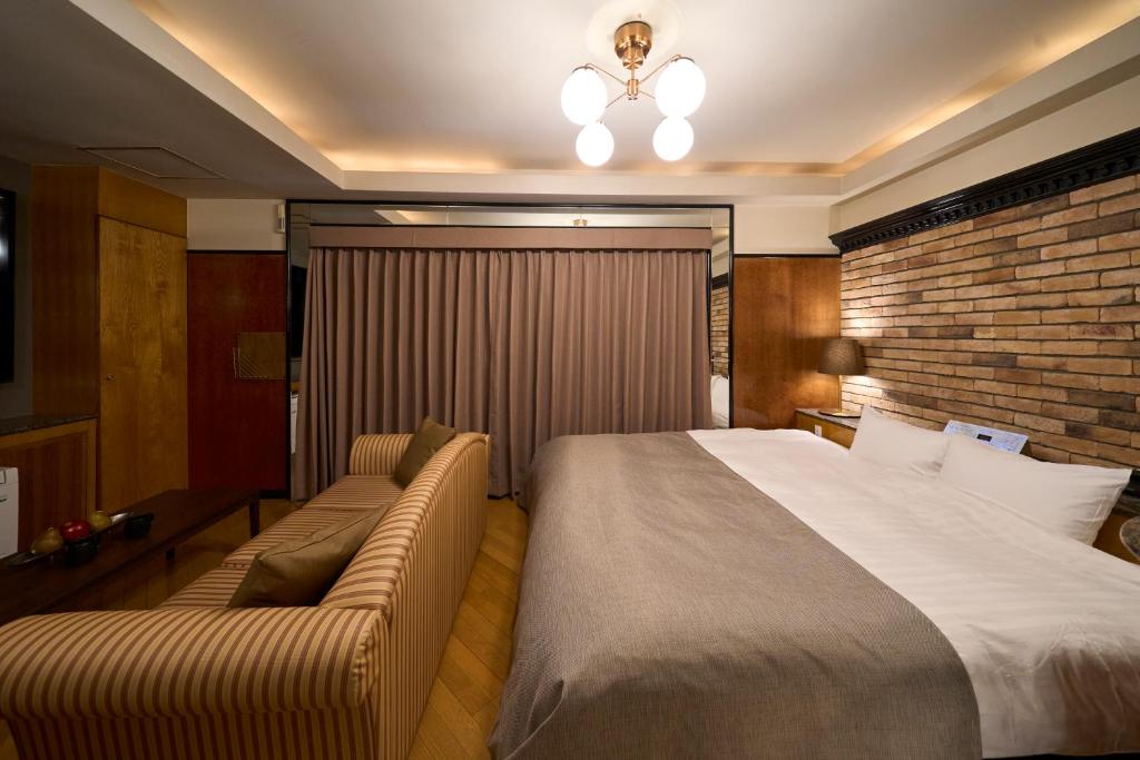 Fiesta Hayama Modern Bedroom