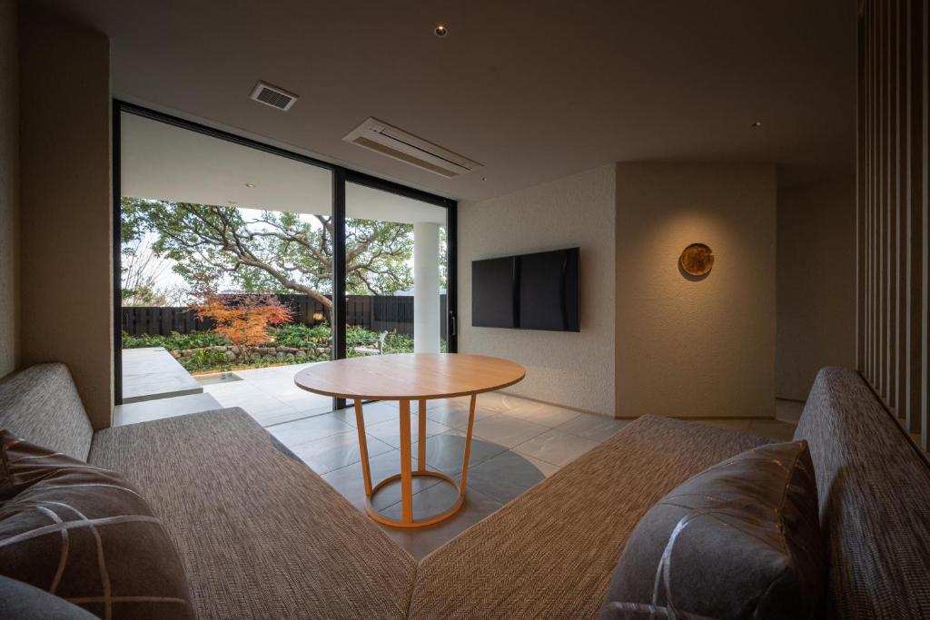 Fontainebleau Atami Modern Guest Room