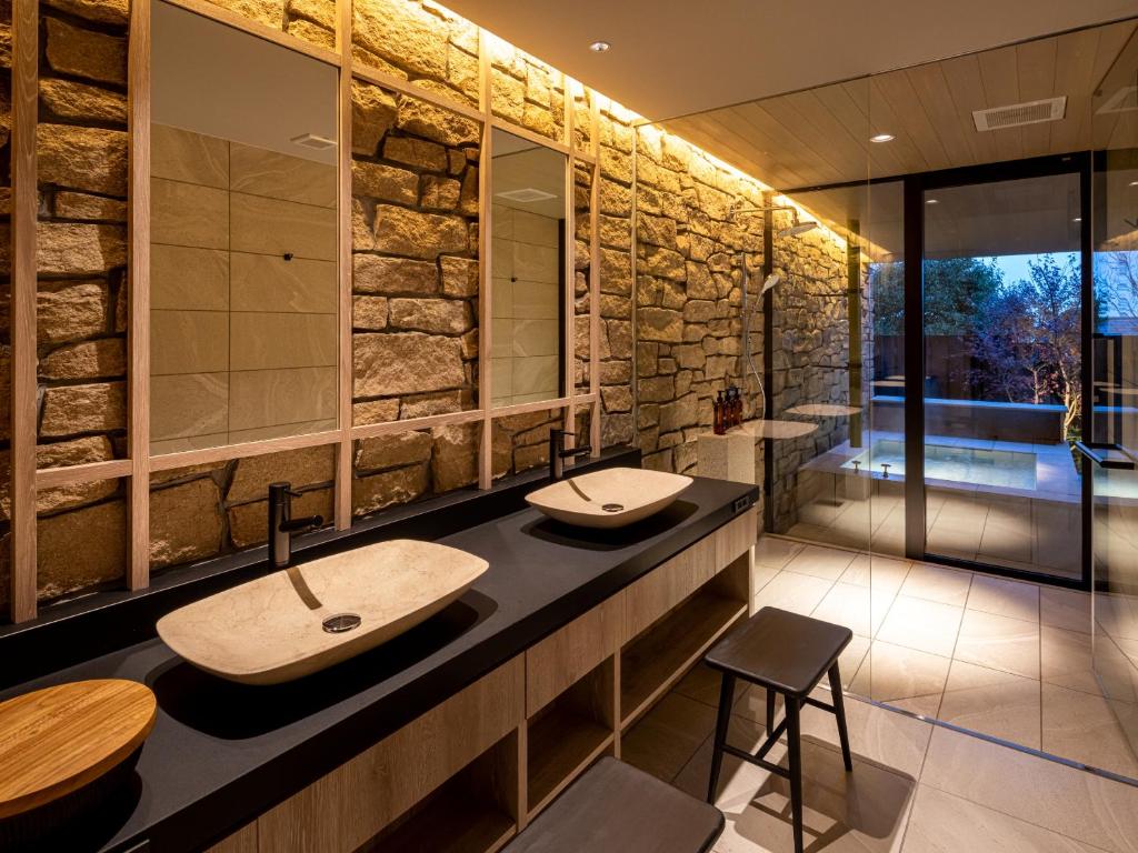 Fontainebleau Atami Stone Bathroom