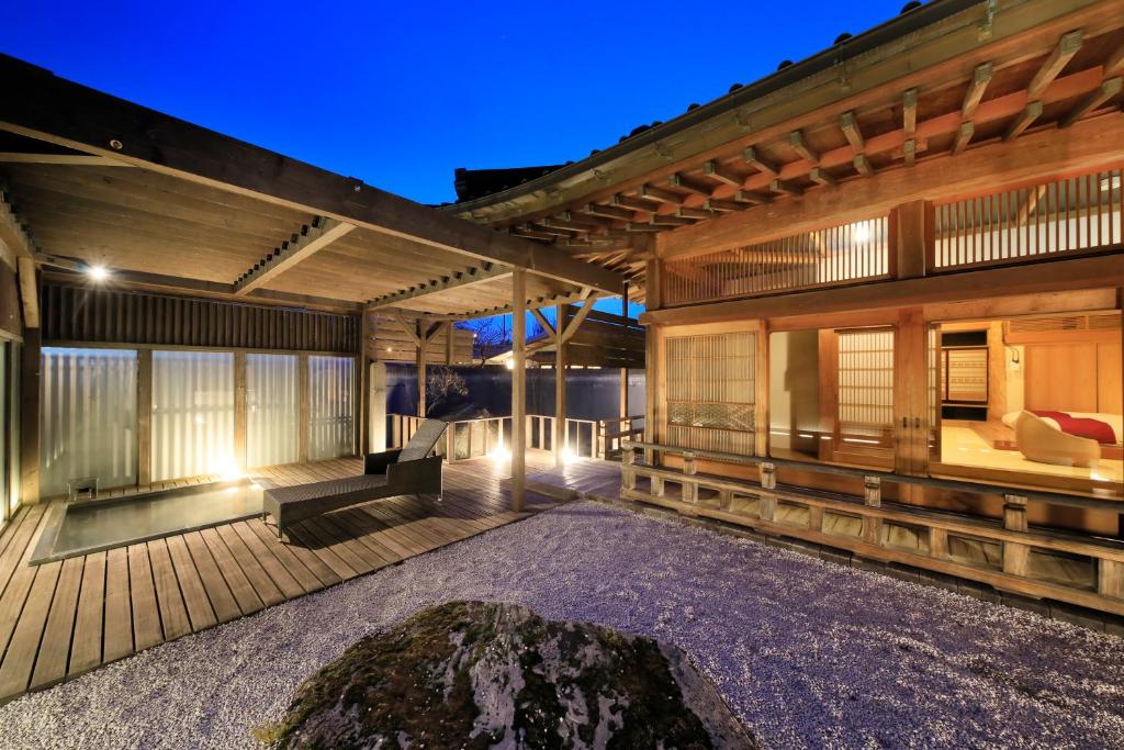 Fuji Onsenji Yumedono Courtyard Room