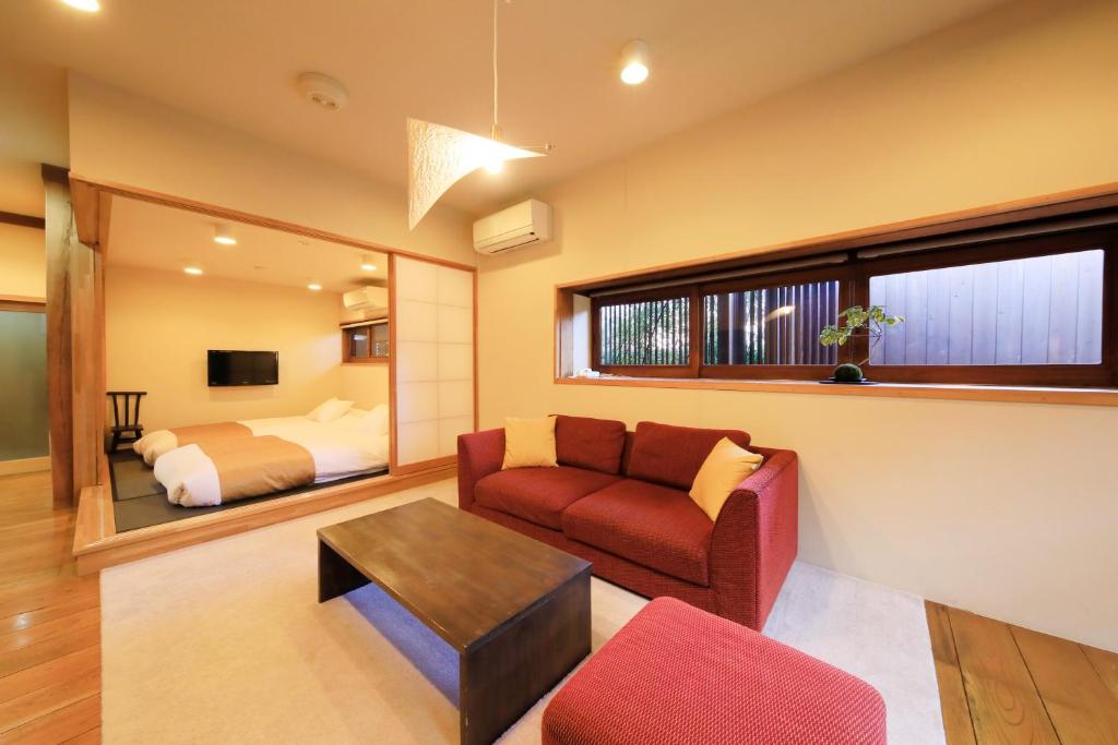 Fuji Onsenji Yumedono Suite Living Room