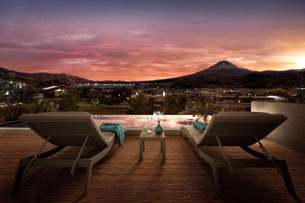 Fuji View Spa Resort Tsumugi Kawaguchiko Mount Fuji Sunset Pool