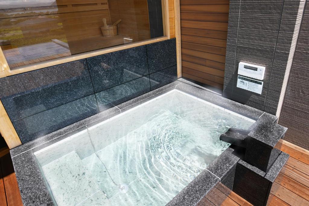Fuji View Spa Resort Tsumugi Kawaguchiko Private Onsen Bath