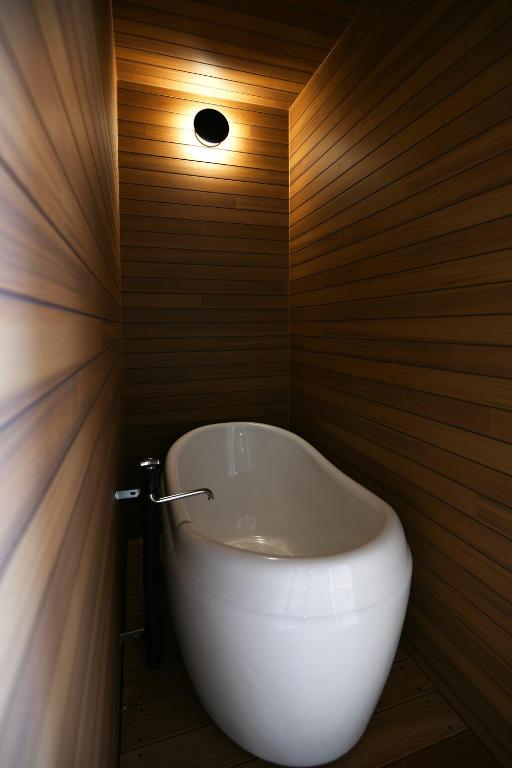Fuji View Spa Resort Tsumugi Kawaguchiko Wooden Bath
