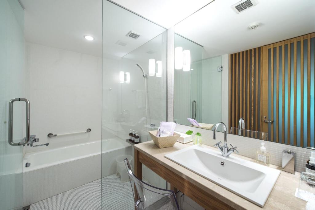 Fujiiso Modern Bathroom