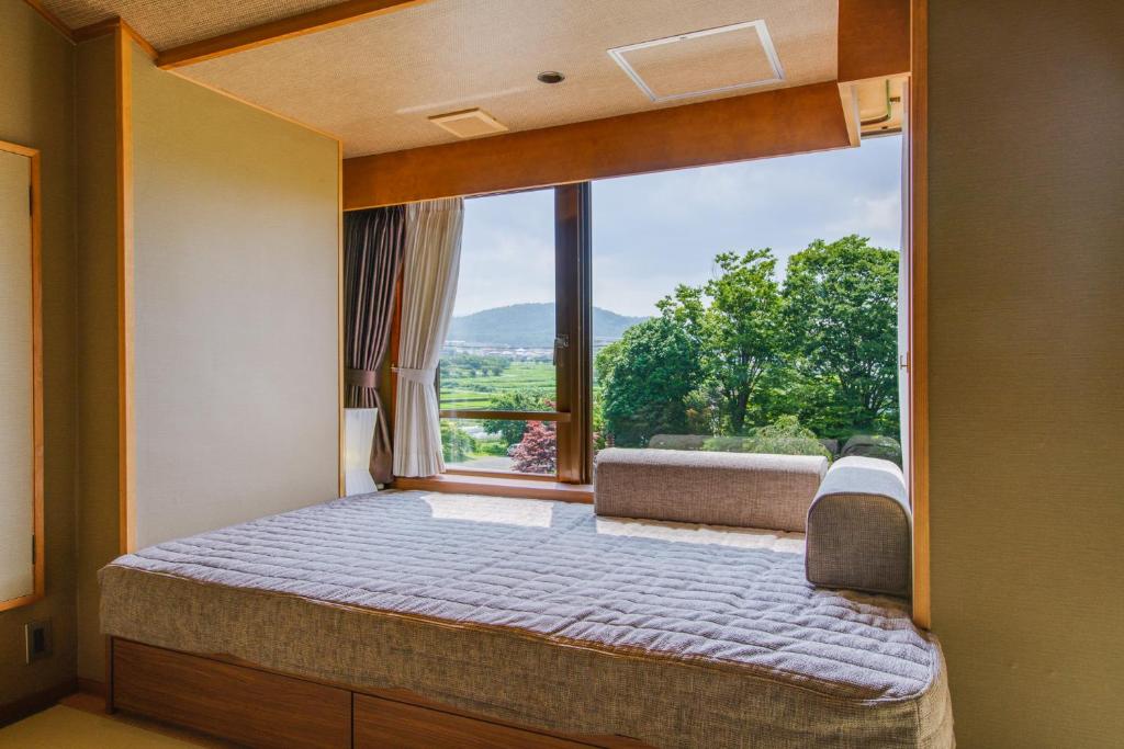 Fujisan Onsen Hotel Kaneyamaen Window View Room