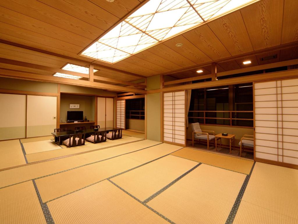 Fukubikiya Tatami Room