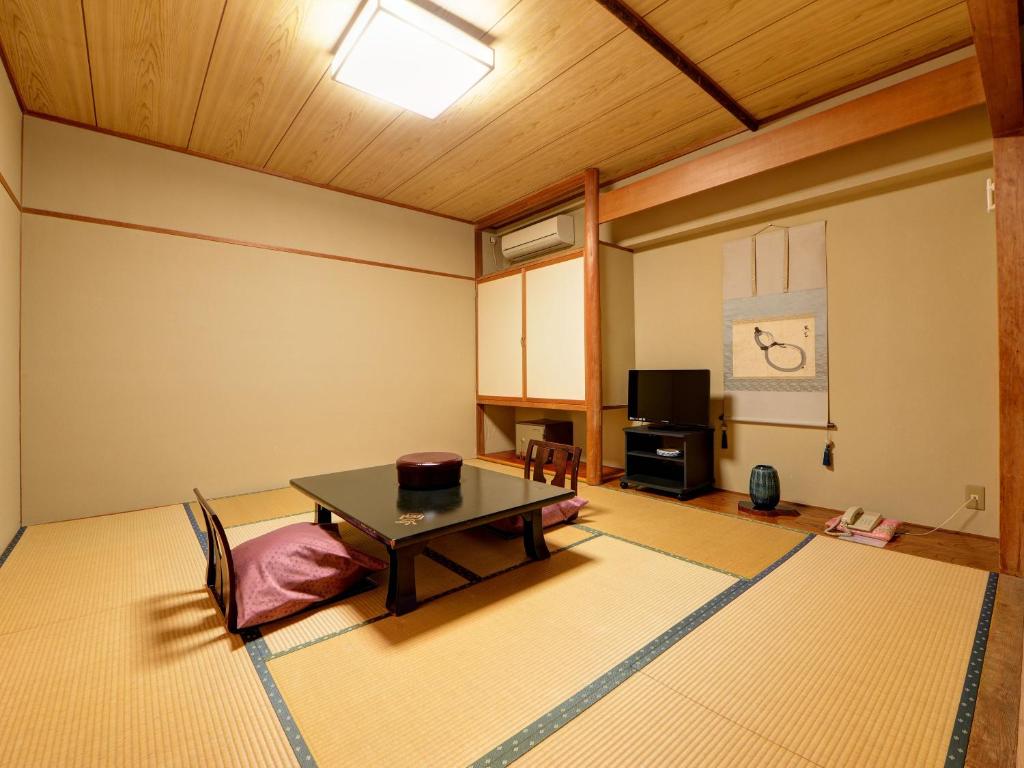 Fukubikiya Tatami Room