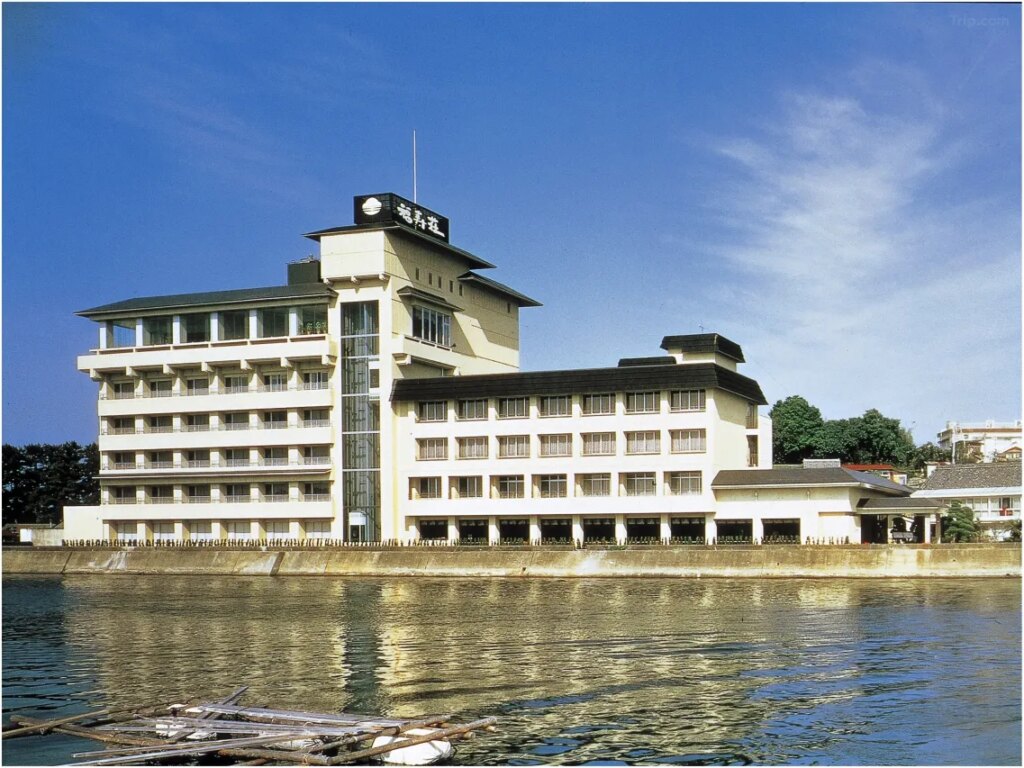 Fukujuso Ryokan Waterfront Exterior