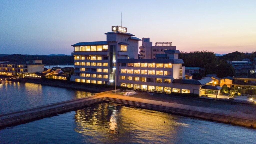 Fukujuso Ryokan Waterfront Exterior