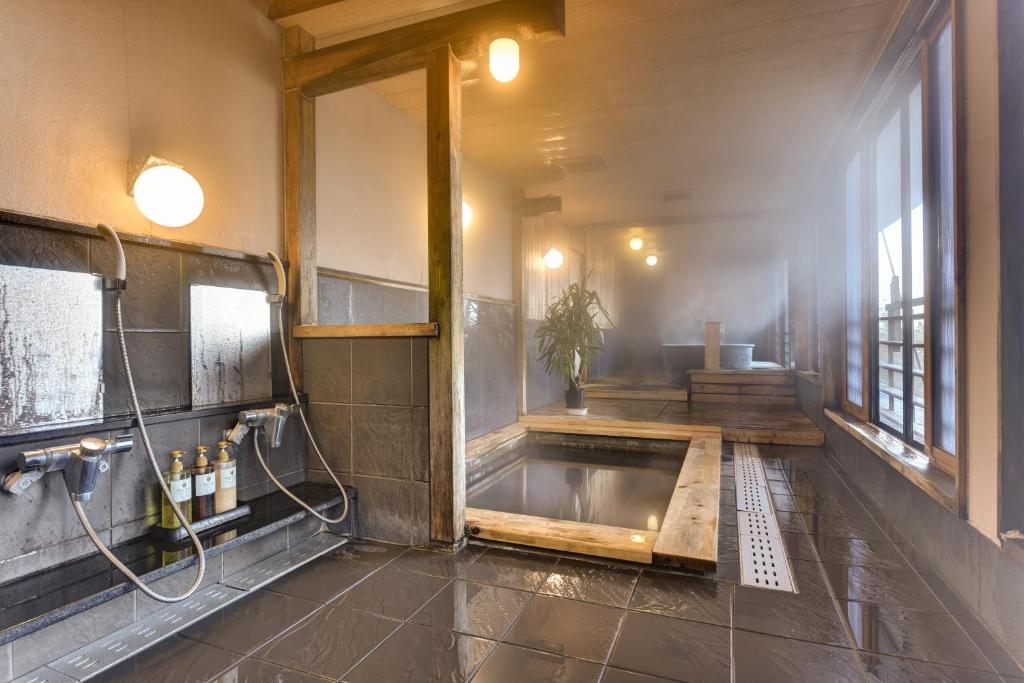 Futarishizuka Hakuun Indoor Onsen Bath