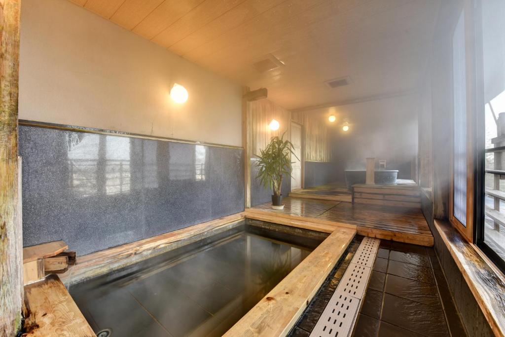 Futarishizuka Hakuun Indoor Onsen Bath