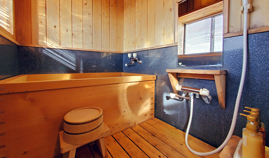 Futarishizuka Hakuun Wooden Bath