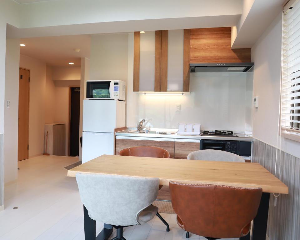 Garland Court Usami Kitchen Dining Room