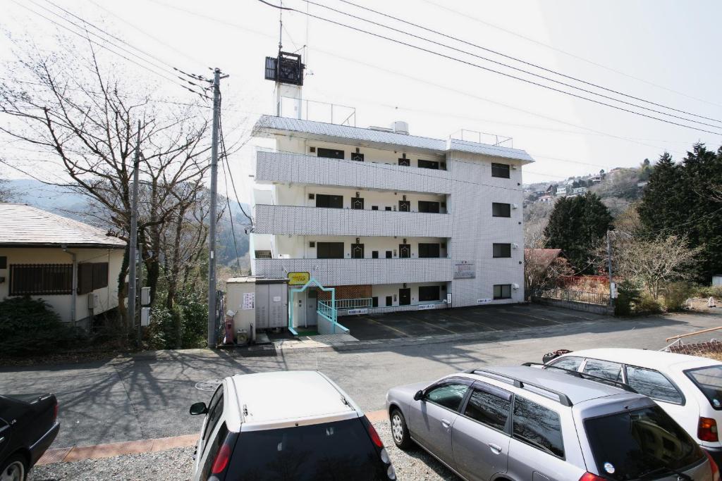 Garland Court Usami Ryokan Exterior