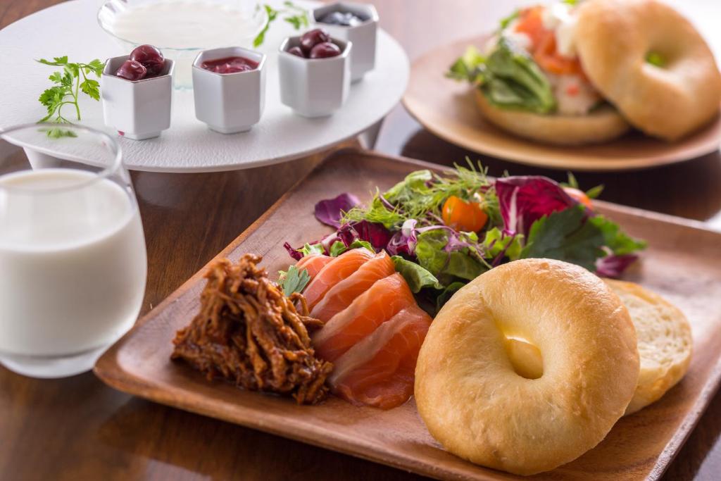 Glamp Dome Fuji Oshino Breakfast Bagel