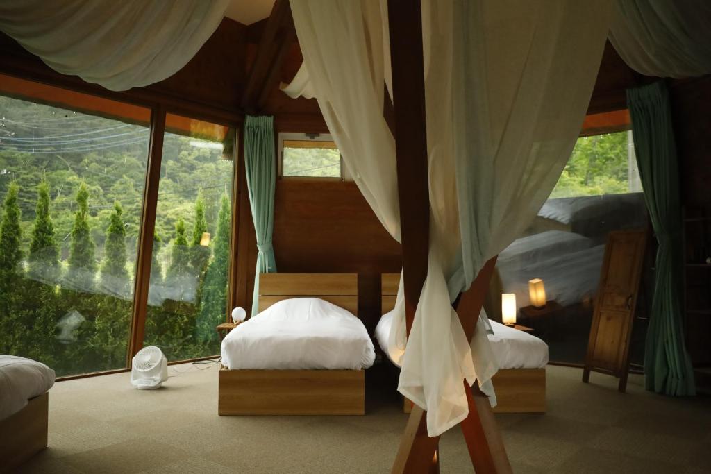 Glamp Dome Fuji Oshino Canopy Bedroom