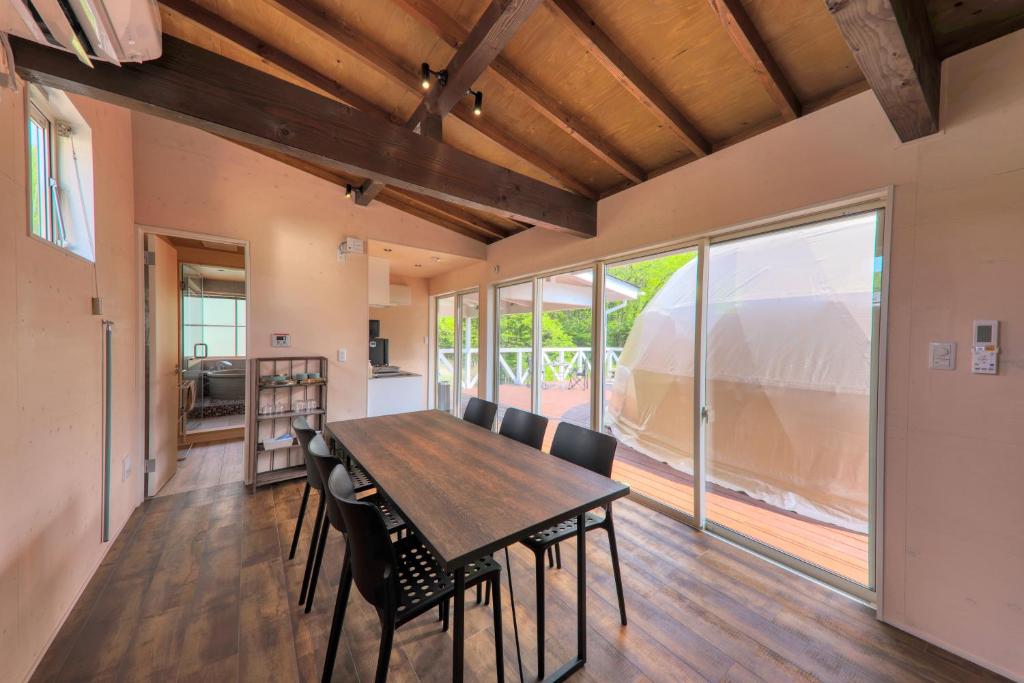 Glamp Dome Fuji Oshino Dining Room
