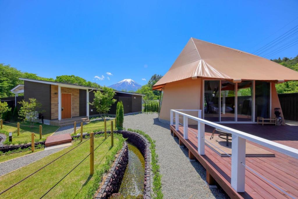 Glamp Dome Fuji Oshino Exterior Mount Fuji View