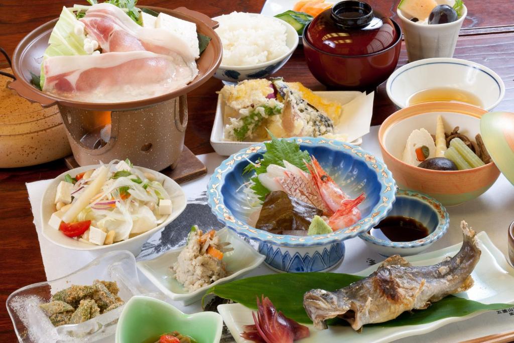 Gokayama Onsen Gokasansou Kaiseki Meal