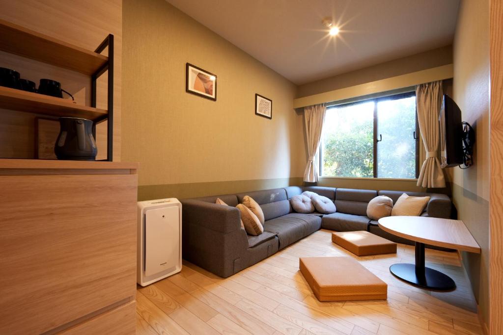 Grand Lectore Yugawara Lounge Room
