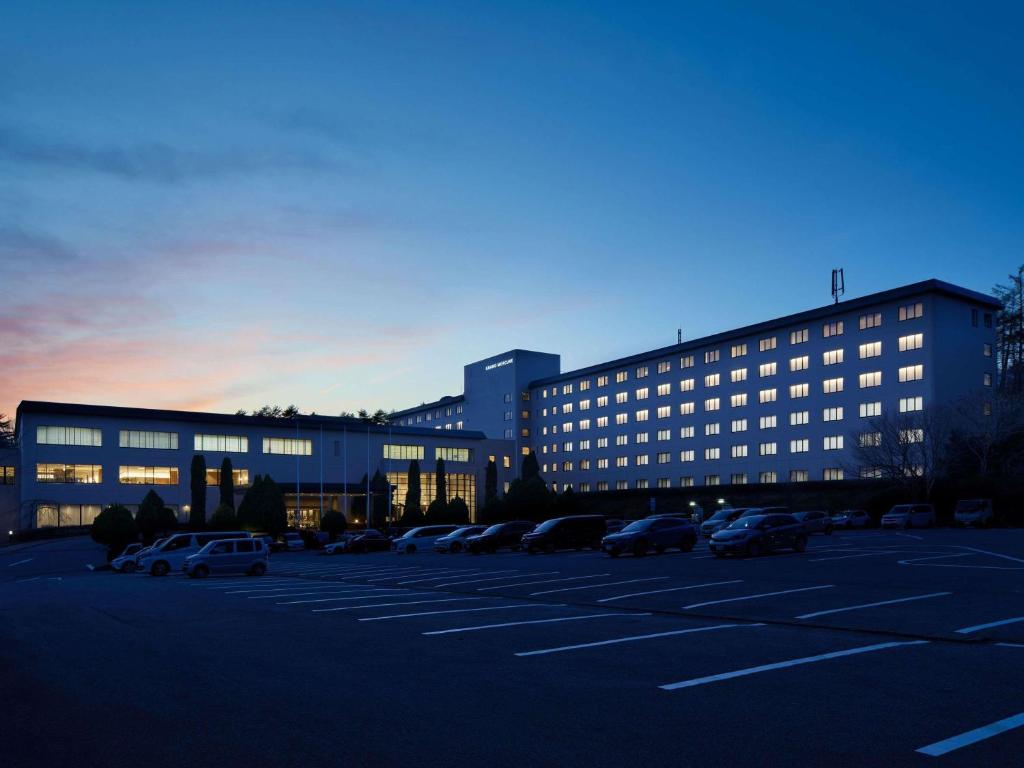 Grand Mercure Yatsugatake Resort Spa Exterior Night