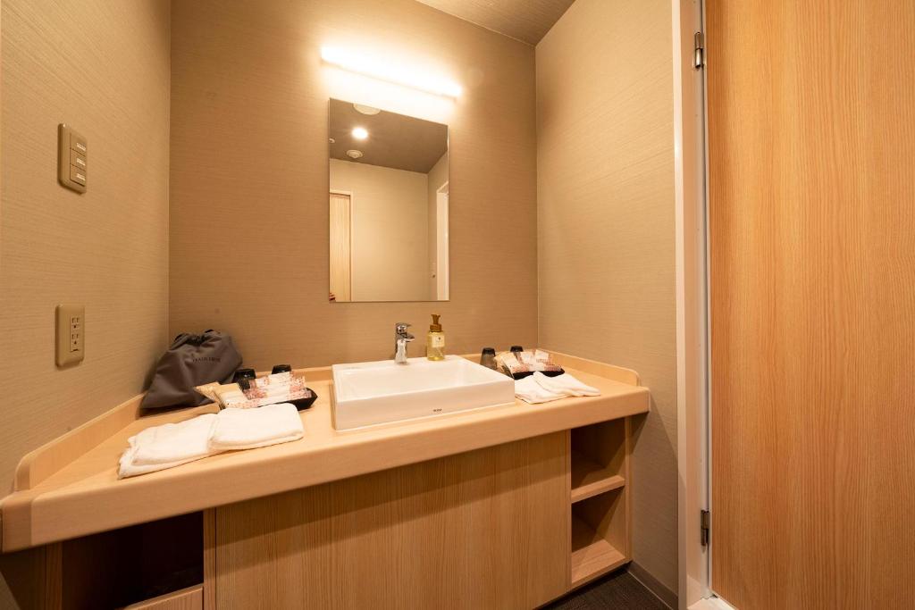 Grandvrio Hotel Bathroom Vanity
