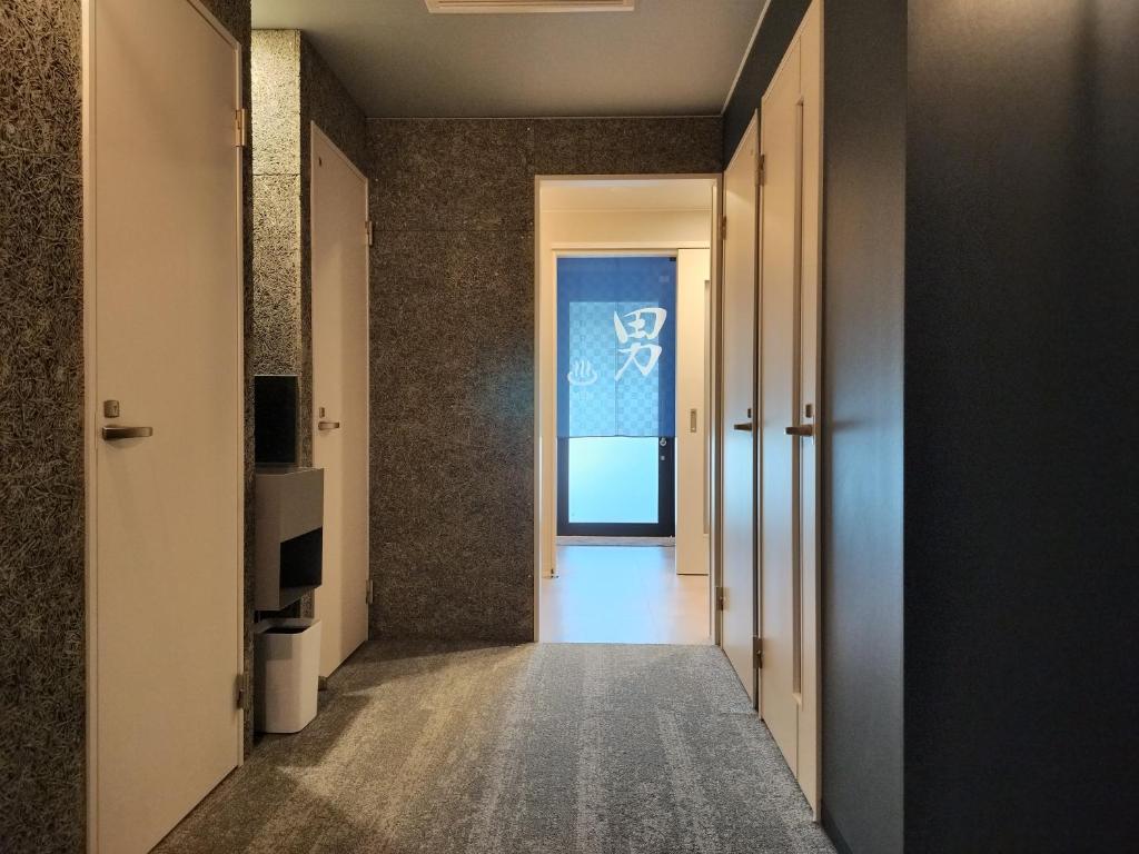Guesthouse Leu Ryokan Hallway Onsen Door