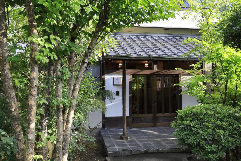 Guesthouse Riraku Ryokan Entrance
