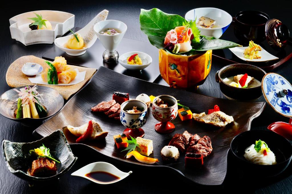 Hakkai Mokuhanakan Kaiseki Dinner