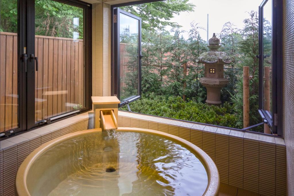 Hakkai Mokuhanakan Private Onsen Bath