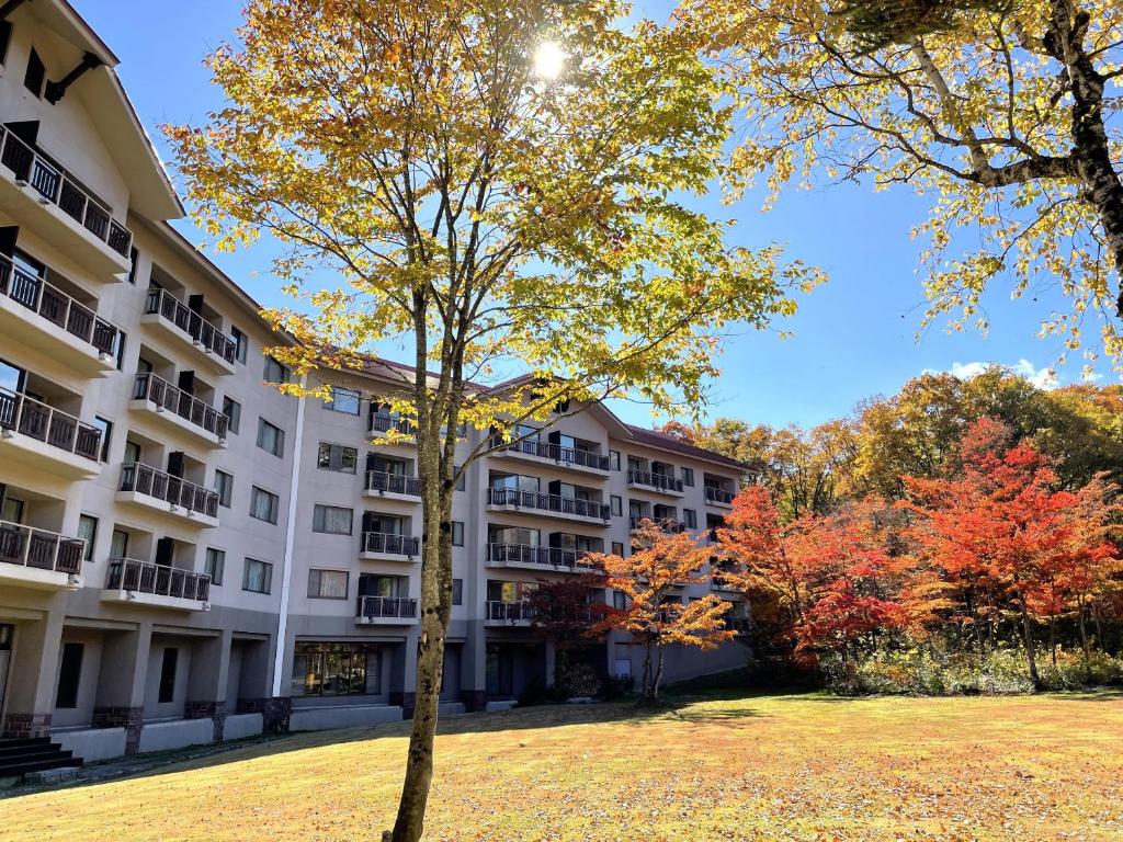 Hakuba Tokyu Hotel Exterior Autumn