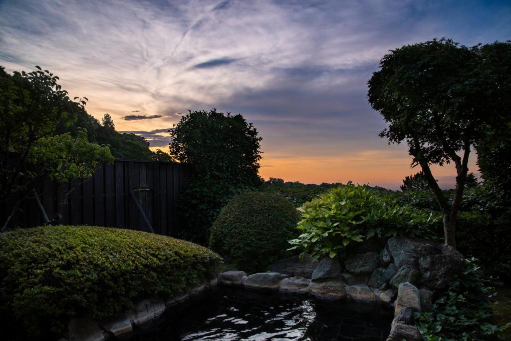 Hanare Yado Yoshizumi Outdoor Onsen Sunset