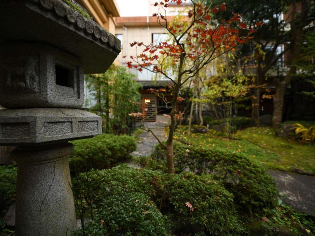 Harumiya Ryokan Japanese Garden