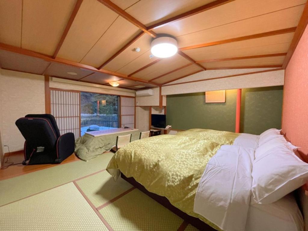 Harumiya Ryokan Tatami Bedroom